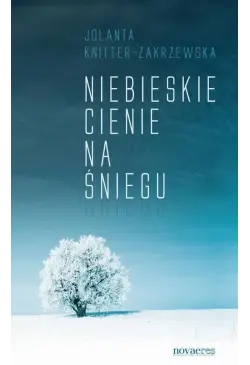 Niebieskie cienie na śniegu
