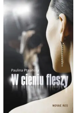 W cieniu fleszy