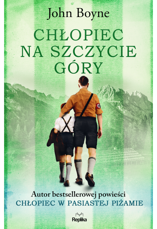 Chłopiec na szczycie góry